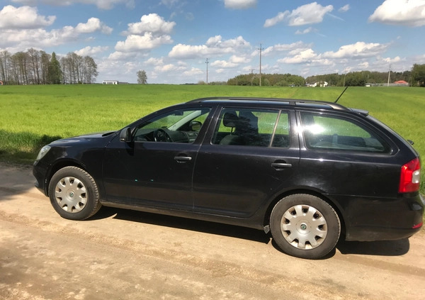 Skoda Octavia cena 15500 przebieg: 401000, rok produkcji 2013 z Zambrów małe 56